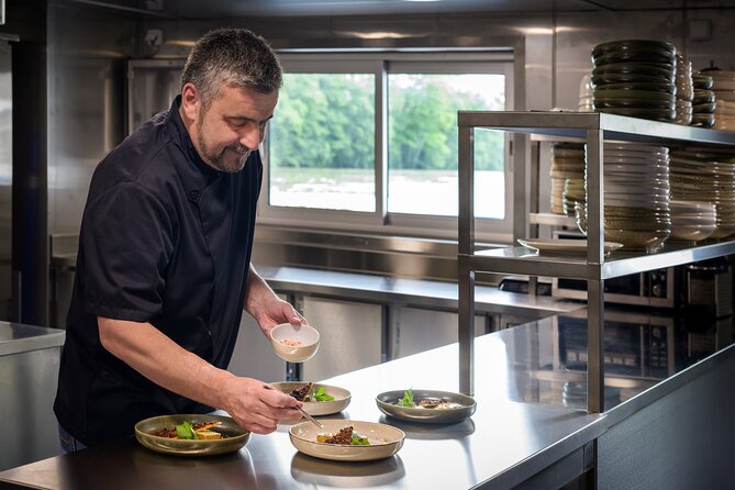 Paris Capitaine Fracasse 3 Course Seine River Dinner Cruise - Traveler Experiences and Feedback