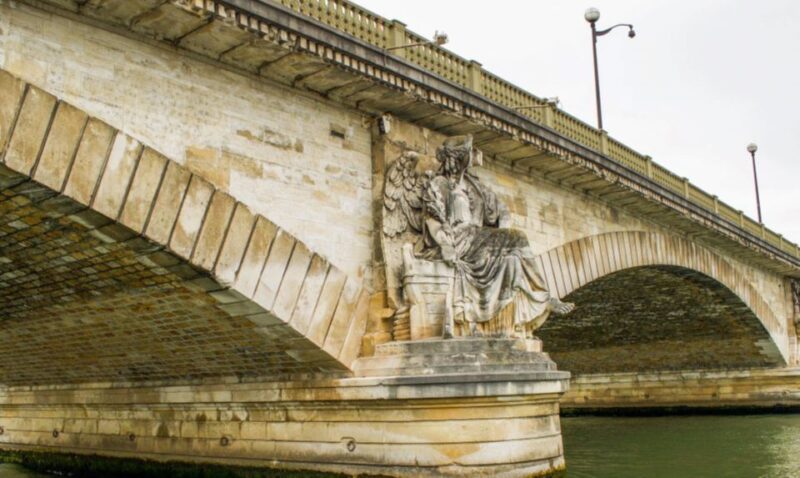 Paris: Catacombs Entry Ticket, Audio Guide, and River Cruise - Immerse in Catacombs Audio Guide