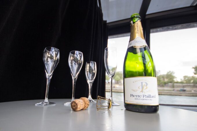 Paris: Champagne Tasting Cruise Departure From Eiffel Tower - Selecting Dates and Times