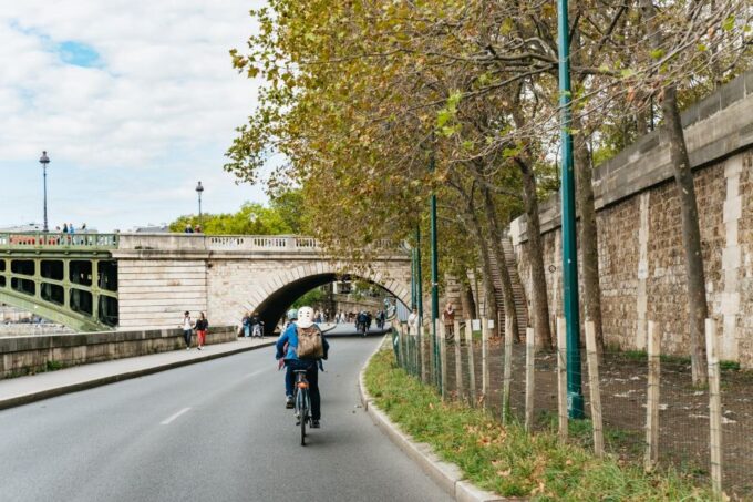 Paris: Charming Nooks and Crannies Bike Tour - Immersion in the Marais
