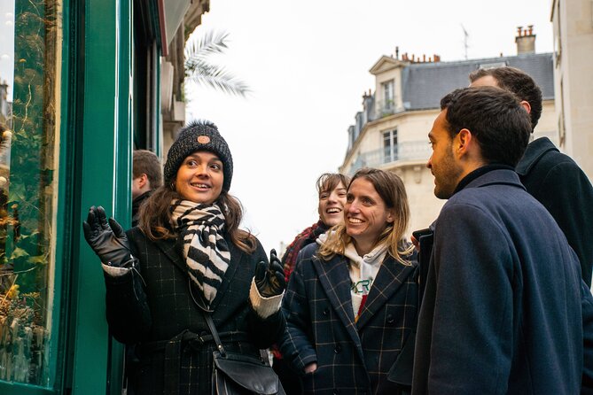 Paris Christmas Lights Small Group Walking Tour With Local Guide - Group Size and Accessibility