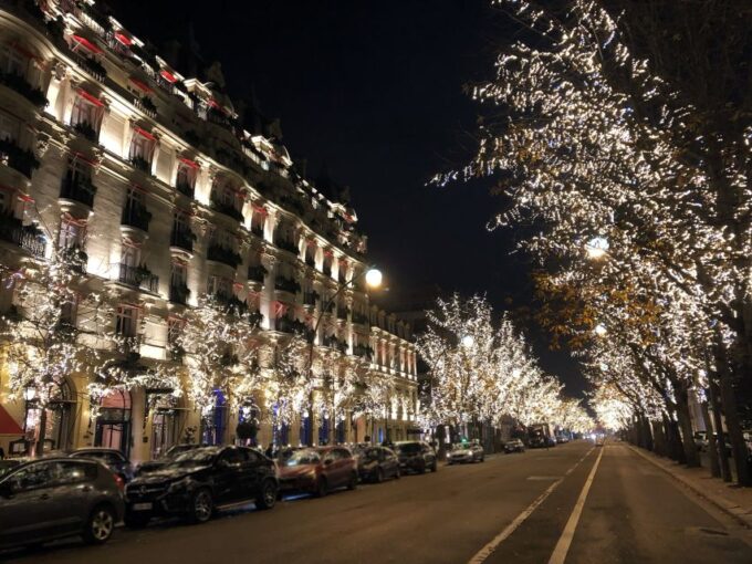 Paris Christmas Lights Walking Tour With Local Guide - Discover Iconic Landmarks
