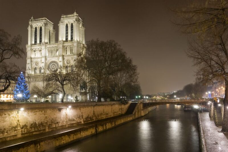 Paris: Christmas Lunch or Dinner Cruise - City of Light Views