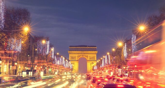 Paris: Christmas Lunch or Dinner Cruise - Dress Code and Restrictions