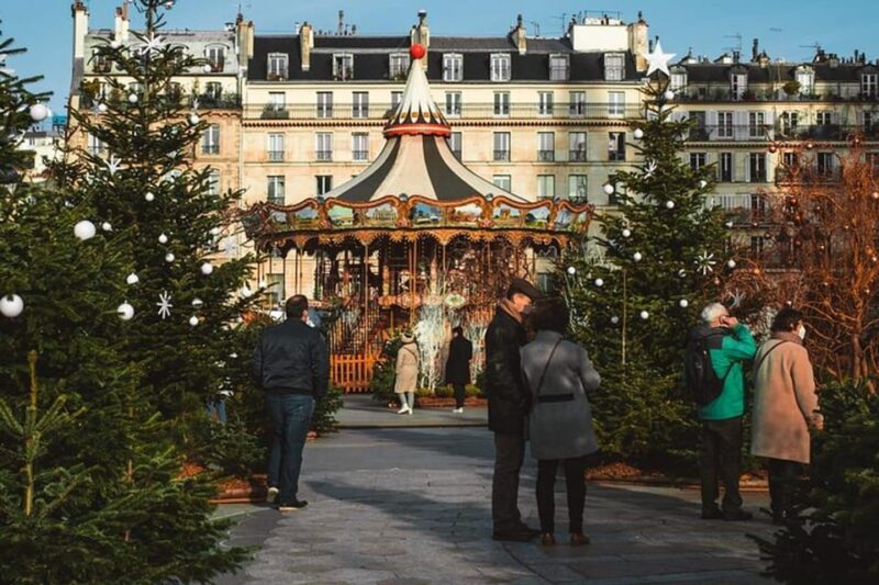 Paris: Christmas Private City Tour by Car - Iconic Landmarks Adorned for the Holidays