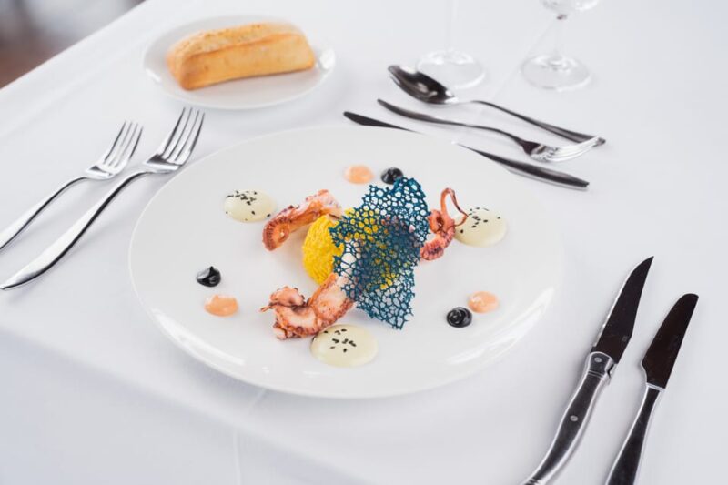 Paris : Christmas Special Lunch Cruise on the Seine River - Dining Experience on the Seine River