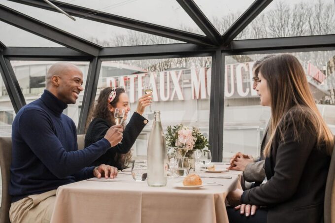 Paris : Christmas Special Lunch Cruise on the Seine River - Accessibility and Optional Services
