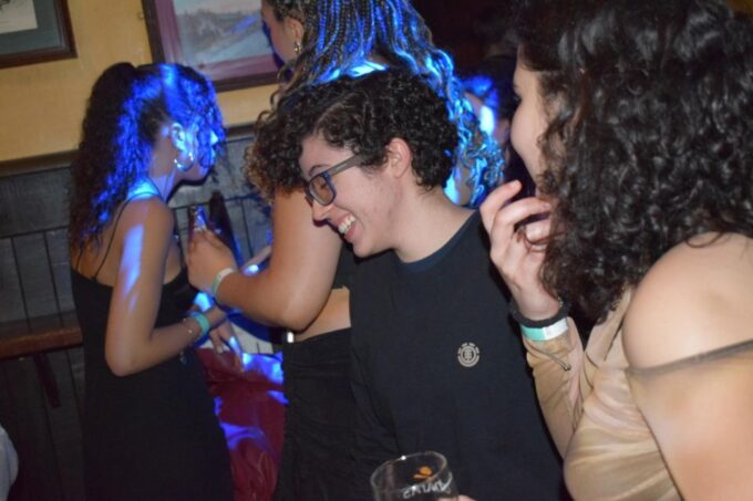 Paris: City Center Guided Pub Crawl With Club Entry - Free Shots and Happy Hour