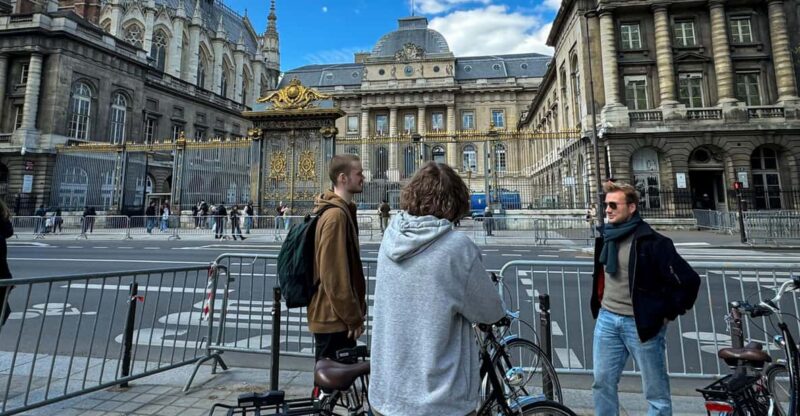 Paris: City Highlights Bike and E-Bike Tour - Tour Features and Inclusions