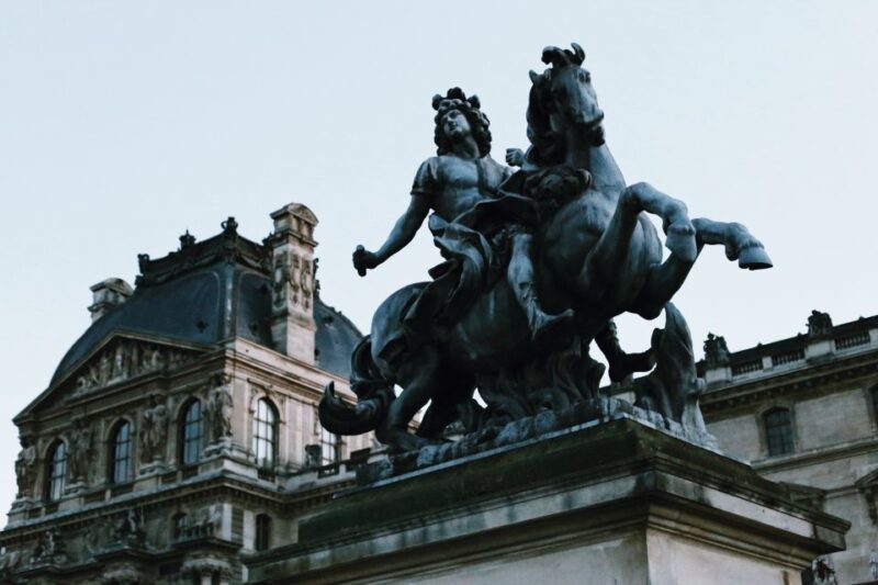 Paris: City Walk and Louvre Museum Tour - Tour Experience