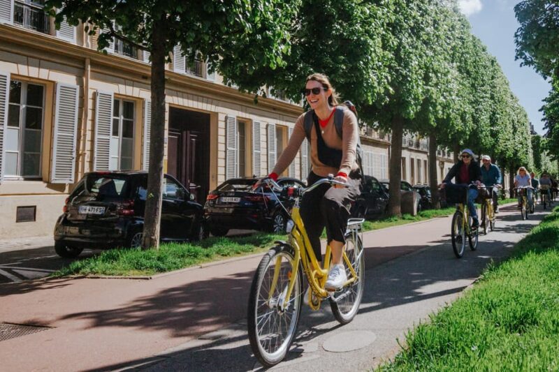 Paris: Day Bike Rental - Equipment and Amenities