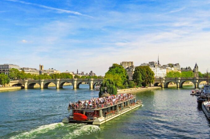 Paris: Day or Sunset Cruise With Drink, Ice Cream or Dessert - Visitor Accommodations