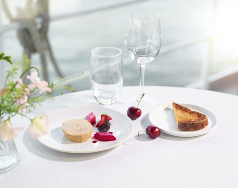 Paris: Dinner Cruise on the Seine River at 6:15 PM - Inclusions