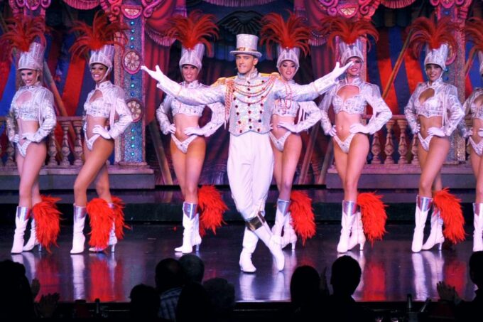 Paris: Dinner Show at the Moulin Rouge - Recommended Nearby Attractions