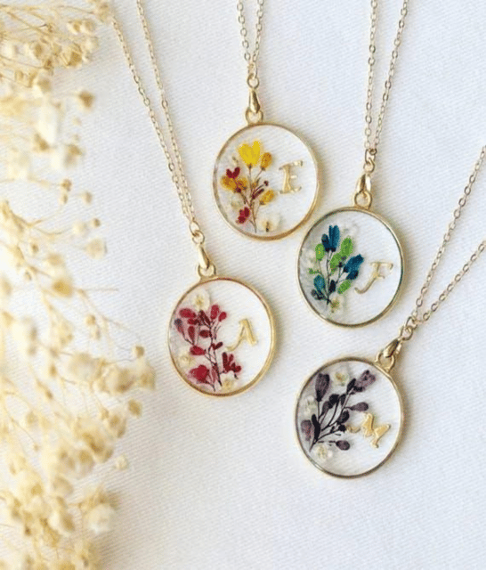 Paris: Duo Resin Jewelry Workshop (Necklace & Earrings) - Delicate Floral Resin Jewelry