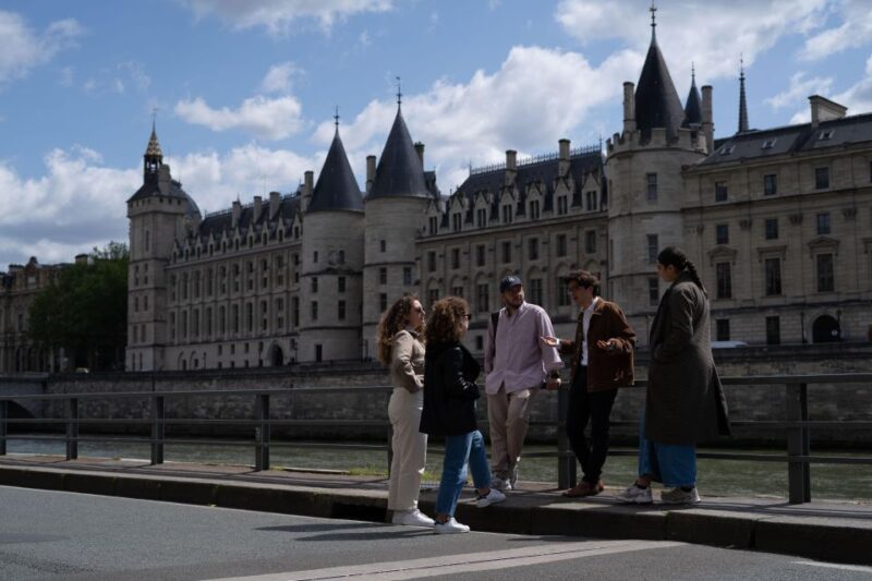 Paris E-Bike Private Tour: Full-Day Highlights and Picnic - Iconic Landmarks and Sights