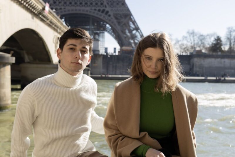 Paris: Eiffel Area Private Photoshoot - Key Points