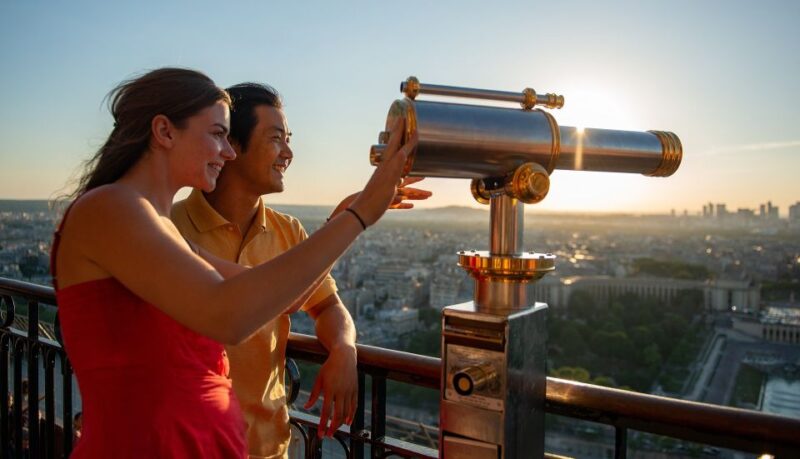Paris: Eiffel Tower Hosted Tour, Seine Cruise and City Tour - Meeting Point and Check-in