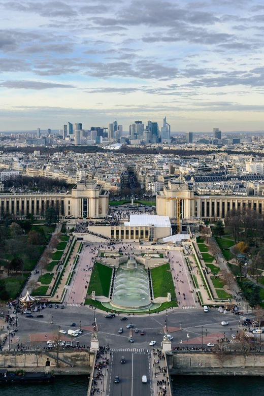 Paris: Eiffel Tower In-App Audio Guide - Tour Start and Duration