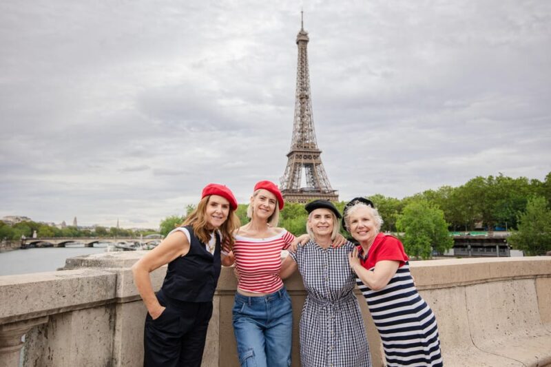 Paris: Eiffel Tower Photoshoot - Family, Couple or Solo - Convenient Meeting and Communication
