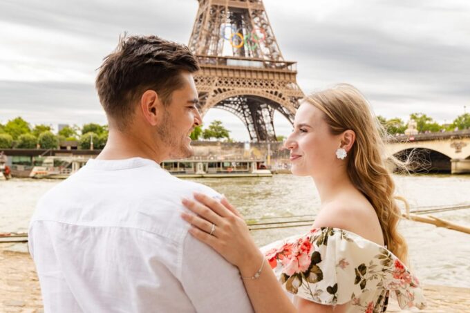 Paris: Eiffel Tower Photoshoot - Family, Couple or Solo - Positive Customer Feedback and Testimonials