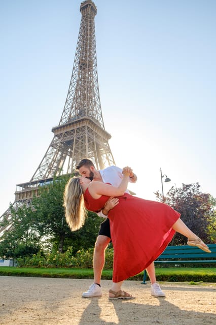 Paris: Eiffel Tower Street Photoshoot - Photo Opportunities