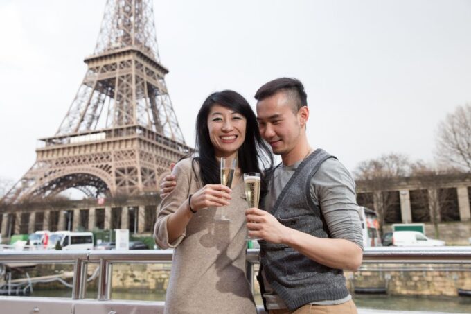 Paris: Eiffel Tower Tour & Seine River Cruise Tour - Getting to the Meeting Point