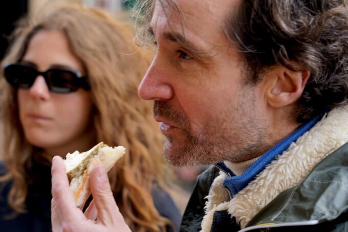 Paris : Electric Bike Tour With Wine and Cheese Tasting - Iconic Landmarks
