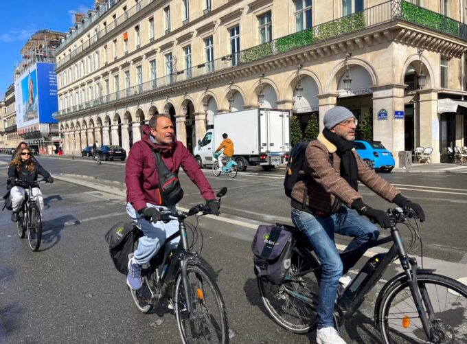 Paris : Electric Bike Tour With Wine and Cheese Tasting - Local Shopping Streets