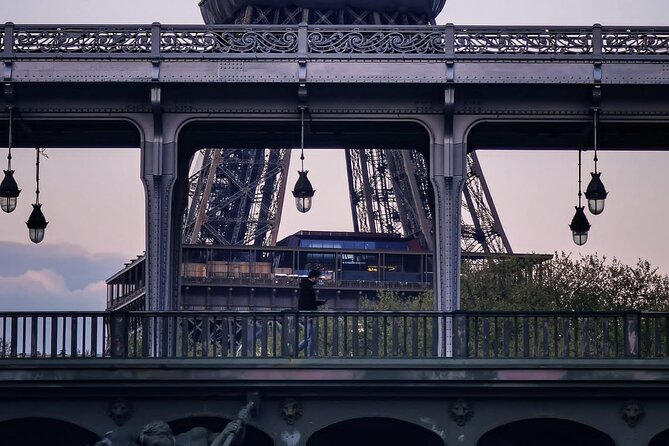 Paris En Scene 3 Course Seine River Dinner Cruise - Group Size and Capacity