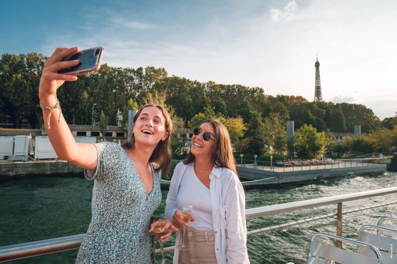 Paris: Evening River Cruise With Music - Key Points