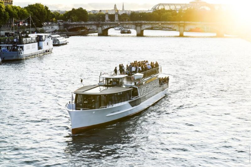 Paris: Evening River Cruise With Music - Important Details to Note