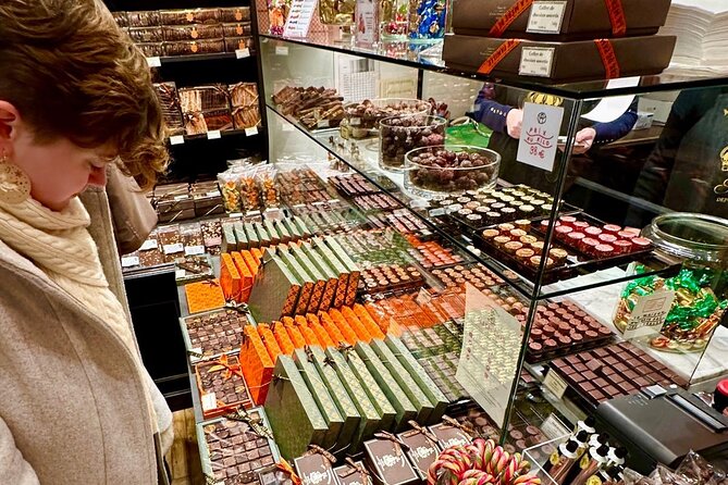 Paris Exclusive Best Bakeries and Pastries Food Tour Small Group - Guide Performance