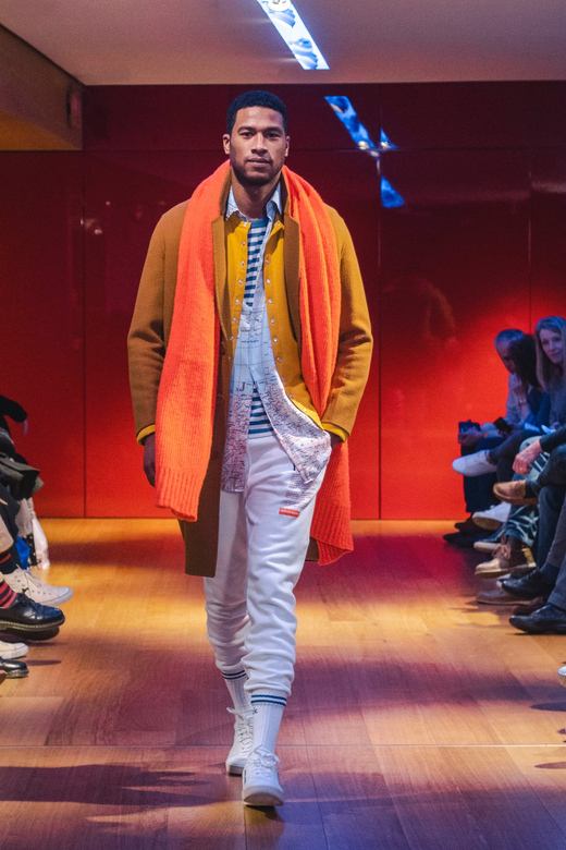 Paris: Fashion Show at Galeries Lafayette Haussmann - Age Requirements