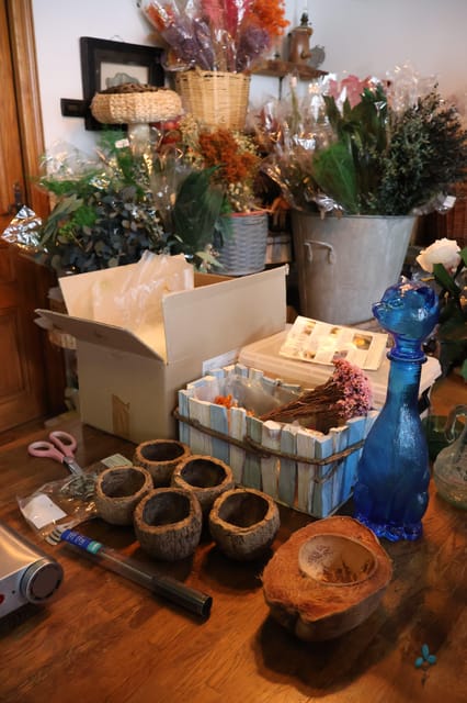 Paris: Floral Scented Candle Making Worskshop - Instructors Expertise and Passion