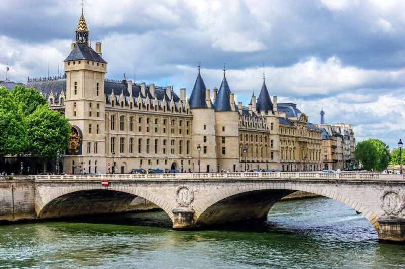 Paris: Free Audioguides in Multiple Languages! - Guided Experience Highlights
