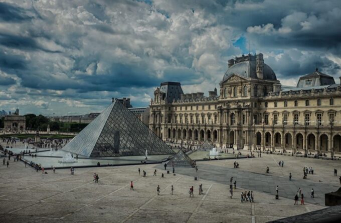 Paris: Free Audioguides in Multiple Languages! - Multilingual Audio Tours