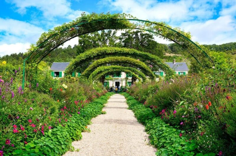 Paris: Giverny Private Half-Day Trip to Monets Garden - Key Points
