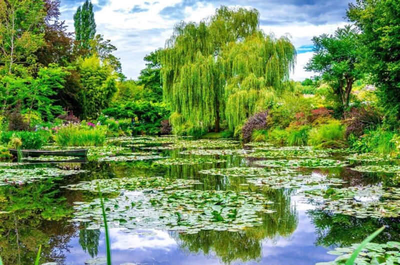 Paris: Giverny Private Half-Day Trip to Monets Garden - Exploring Monets House and Gardens
