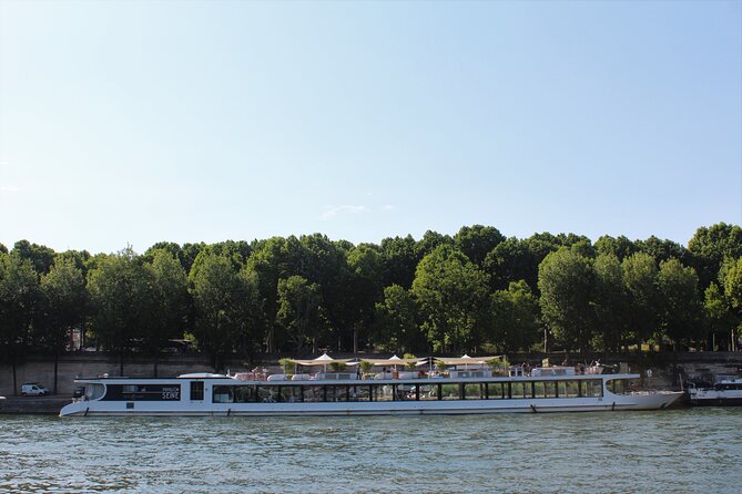 Paris Gourmet Dinner Seine River Cruise With Singer and DJ Set - Inclusions