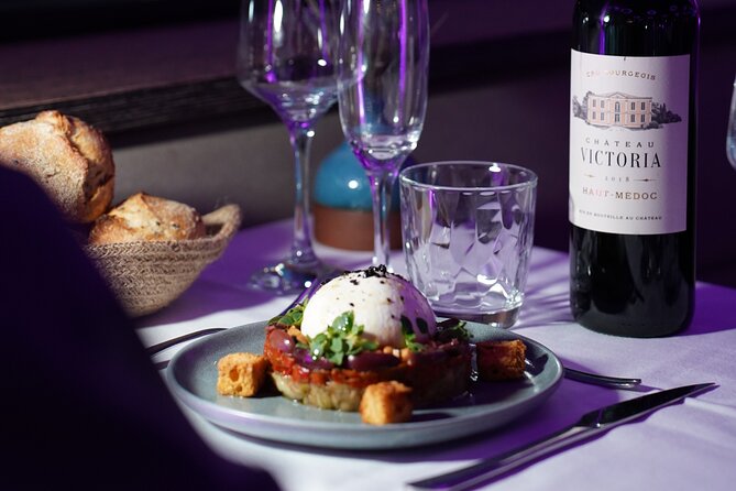 Paris Gourmet Dinner Seine River Cruise With Singer and DJ Set - Meeting and Pickup