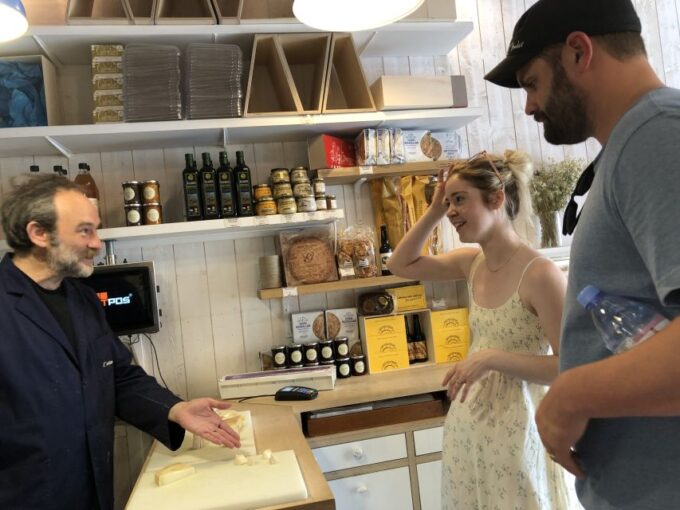 Paris Gourmet: Food Tour in South Montmartre - Minimum Participants Required