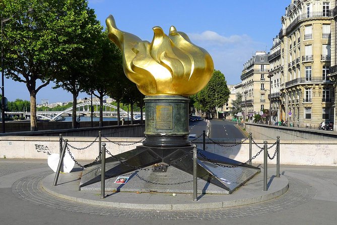 Paris Gourmet French Delicacies Food Tour in Eiffel Tower Area - Host Response
