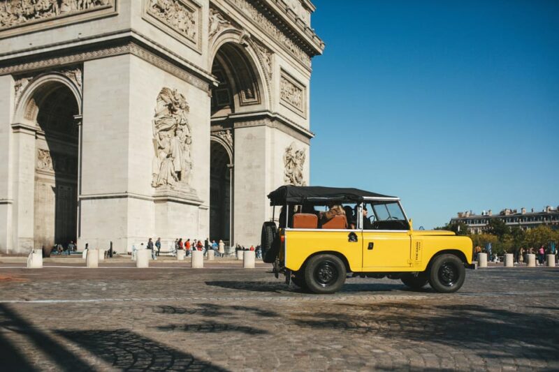 Paris: Guided Tour in a Vintage Land Rover - Highlights of the Journey
