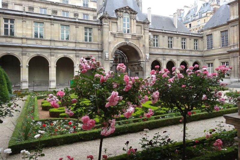 Paris: Guided Tour of Marais in English - Booking and Pricing