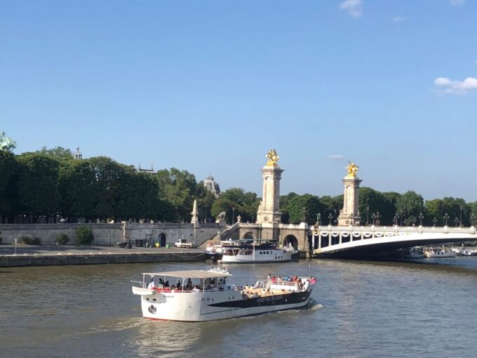 Paris: Guided Treasure Hunt Along the Seine River - Tour Duration and Walking Distance
