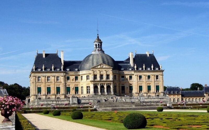Paris: Half-Day Trip to Fontainebleau With a Local - Exploring Château De Vaux-Le-Vicomte