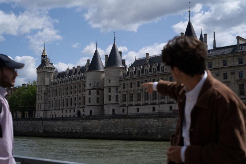 Paris Halloween Walking Tour: Ghost Stories (Small Group) - Experience Details