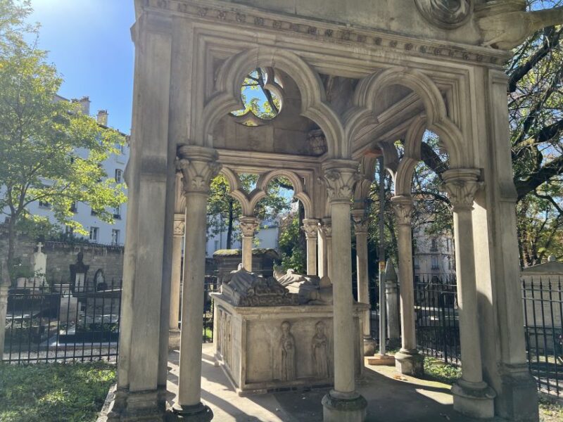 Paris: Haunted Père Lachaise Cemetery Guided Tour - Resting Grounds of Celebrated Icons