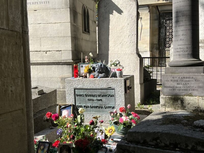 Paris: Haunted Père Lachaise Cemetery Guided Tour - Uncovering the Cemeterys Haunted History
